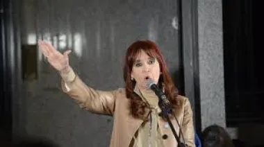 Cristina desde su casa: “El modelo de Milei tiene vencimiento, como el yogurt”