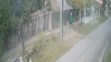 Violento asalto a una joven: la arrastró y le robó la mochila