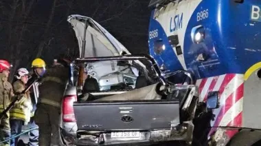 Intentó ganarle al tren y provocó una tragedia