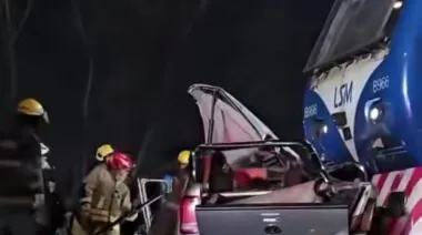 Identificaron a los fallecidos y al conductor de la Amarok embestida por el tren