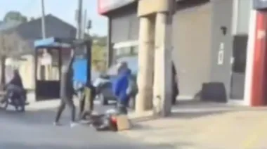 VIDEO: Motochorros roban una moto y disparan al aire en Los Polvorines