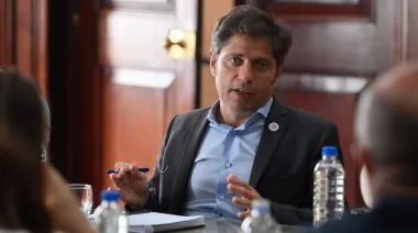 Kicillof pagará un bono a los estatales que trabajen en el proceso electoral